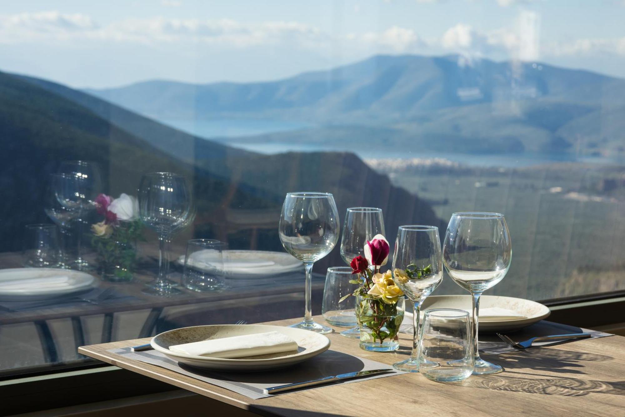 V Hotel Delphi Bagian luar foto